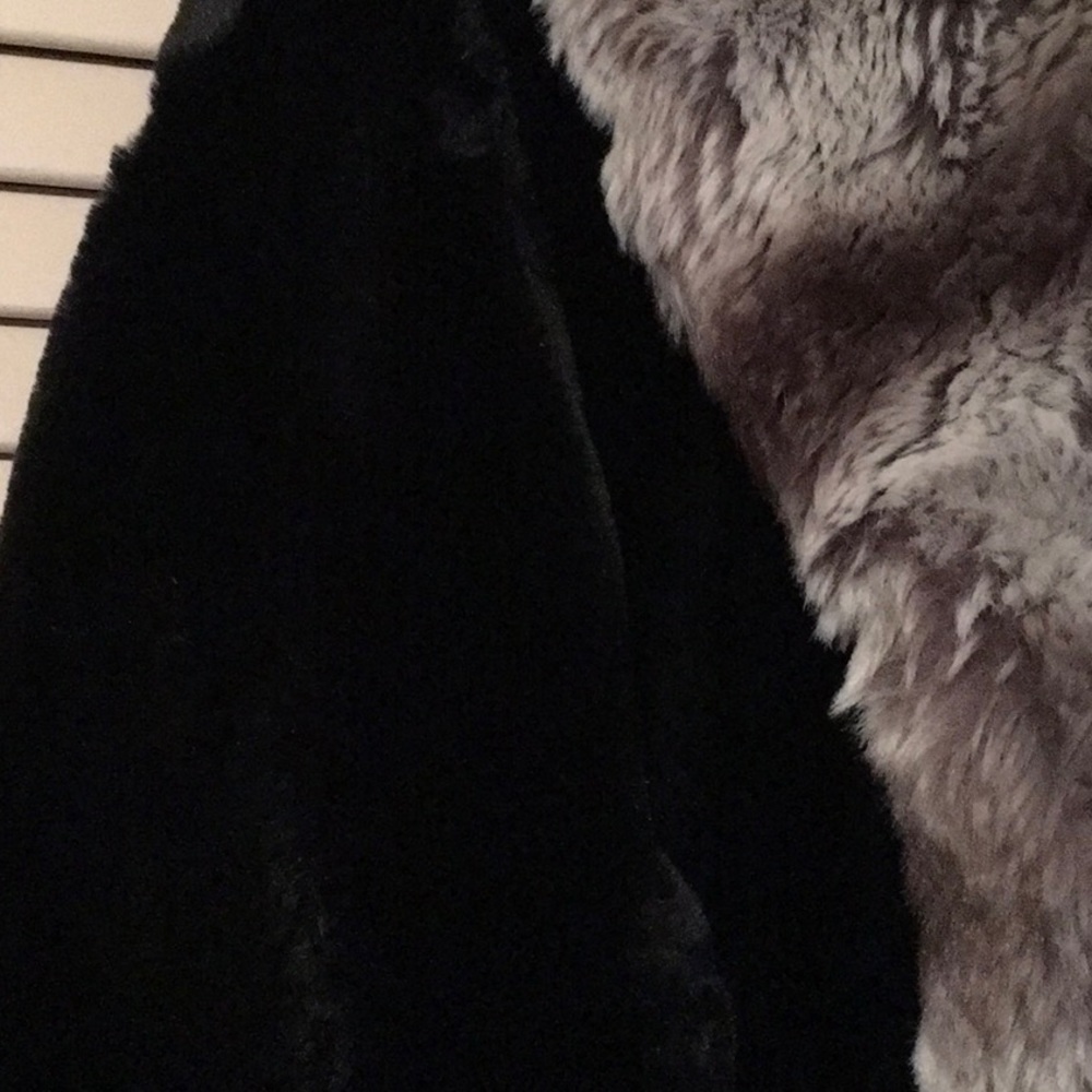 EUC,PAMELA MCCOY,FAUX FUR SHERRED BLACK MINK, FAUX CHINCHILLA COLLAR,SIZE LARGE - Picture 5 of 8